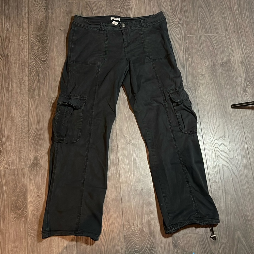 Garage black cargo